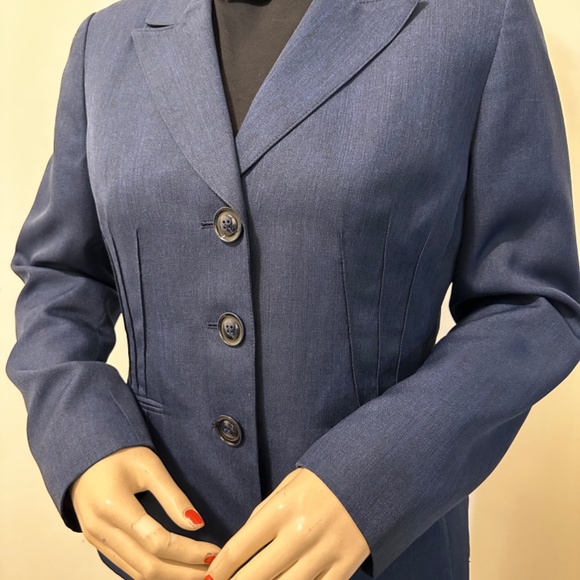 Elegant Blue Crepe Blazer size 6p Shorter length - Picture 2 of 5